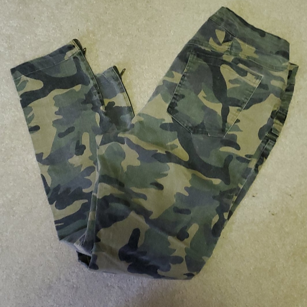 Medium Camo Jeans